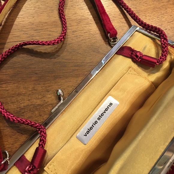 Vintage red velvet embroidered clutch - Picture 4 of 5